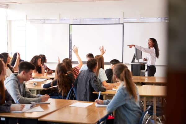 How Interactive Whiteboards Help Improve Teaching and Learning in Today’s Classroom